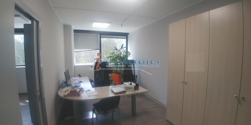 Immagine 19 di Ufficio in affitto  in STRADA 3 a Assago