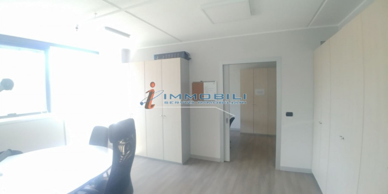 Immagine 23 di Ufficio in affitto  in STRADA 3 a Assago