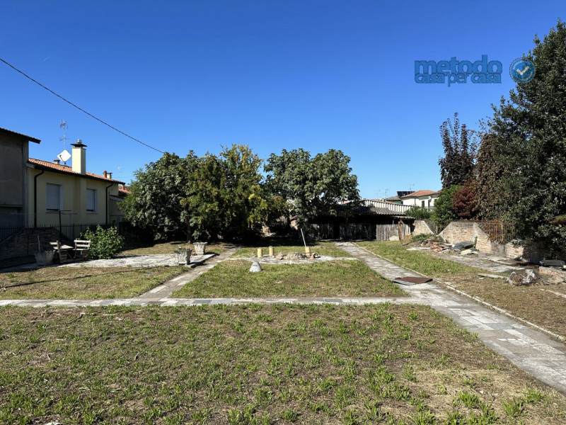 Immagine 2 di Casa indipendente in vendita  a Villadose