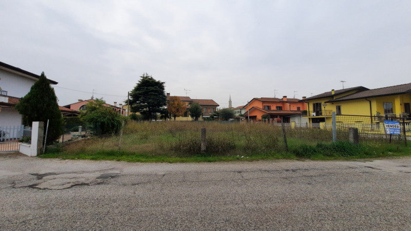 Immagine 2 di Terreno in vendita  in VICOLO DI VITTORIO a Solesino