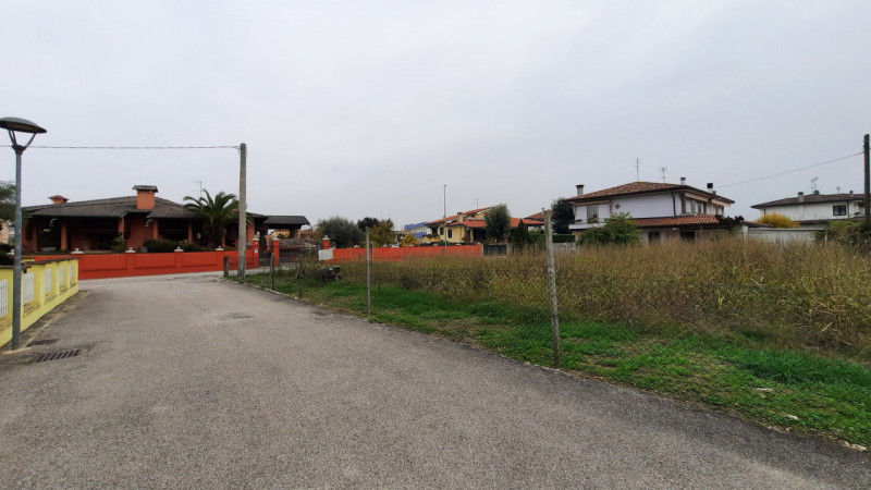 Immagine 5 di Terreno in vendita  in VICOLO DI VITTORIO a Solesino