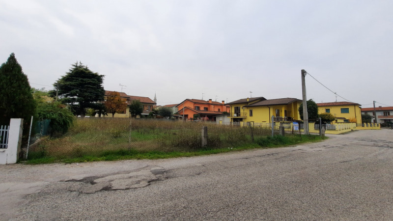 Immagine 7 di Terreno in vendita  in VICOLO DI VITTORIO a Solesino