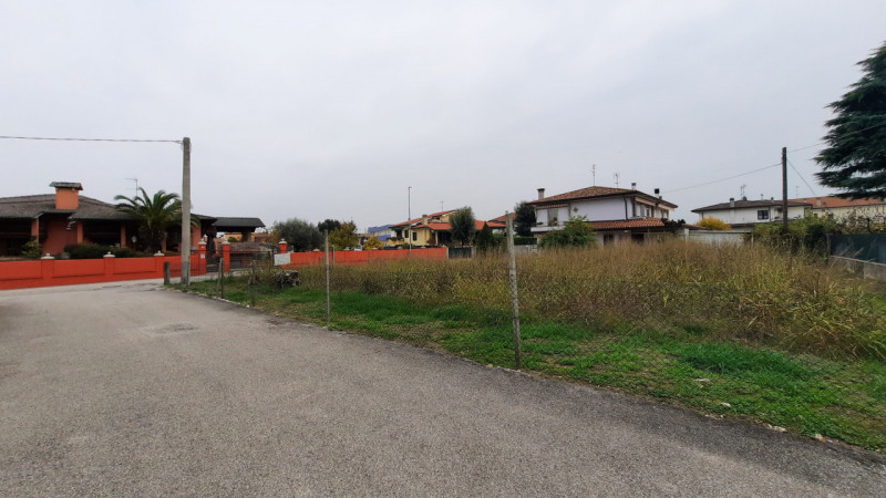 Immagine 9 di Terreno in vendita  in VICOLO DI VITTORIO a Solesino