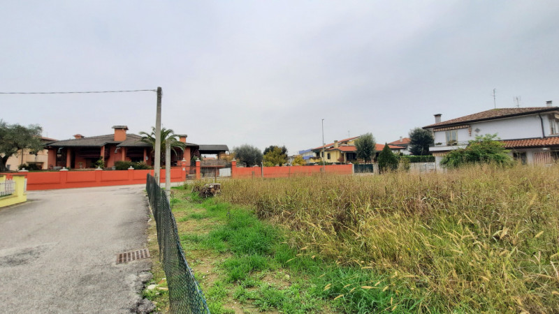 Immagine 11 di Terreno in vendita  in VICOLO DI VITTORIO a Solesino