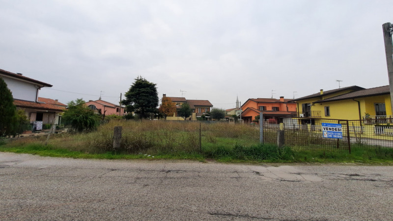 Immagine 12 di Terreno in vendita  in VICOLO DI VITTORIO a Solesino