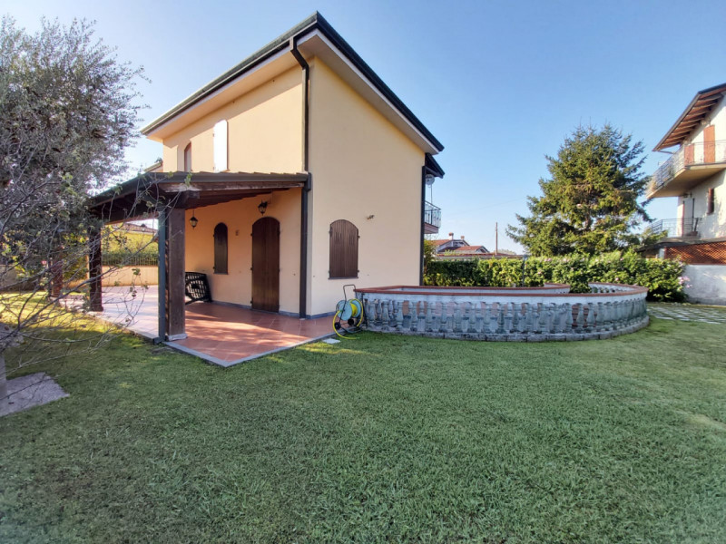 Immagine 4 di Villa in vendita  in via Fescione a Montignoso