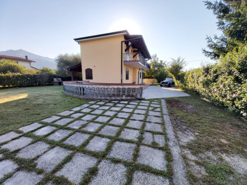 Immagine 6 di Villa in vendita  in via Fescione a Montignoso