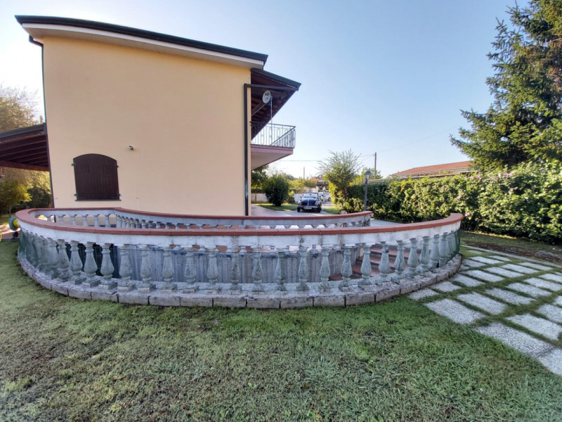 Immagine 7 di Villa in vendita  in via Fescione a Montignoso