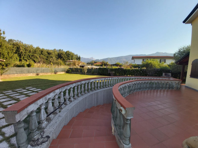 Immagine 8 di Villa in vendita  in via Fescione a Montignoso