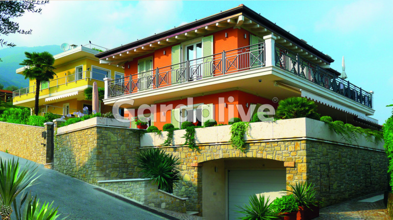 Immagine 2 di Villa in vendita  a Toscolano-Maderno