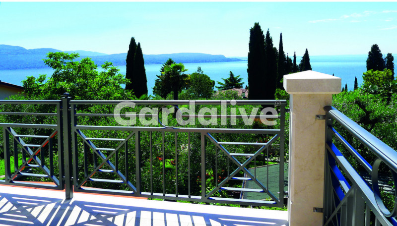 Immagine 5 di Villa in vendita  a Toscolano-Maderno