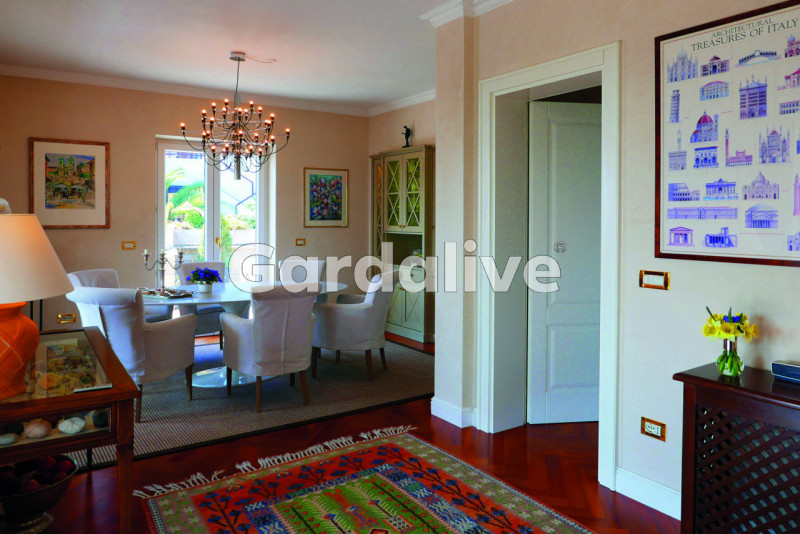 Immagine 9 di Villa in vendita  a Toscolano-Maderno