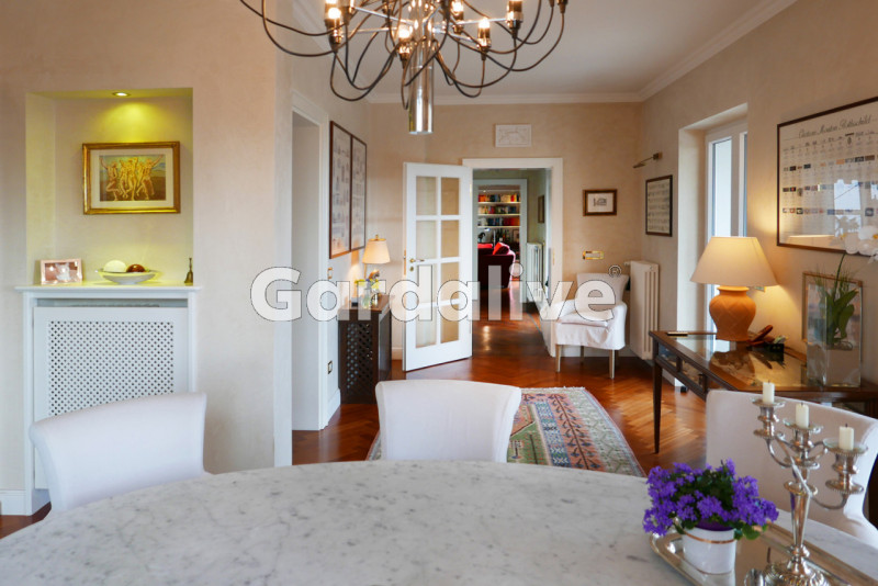 Immagine 11 di Villa in vendita  a Toscolano-Maderno