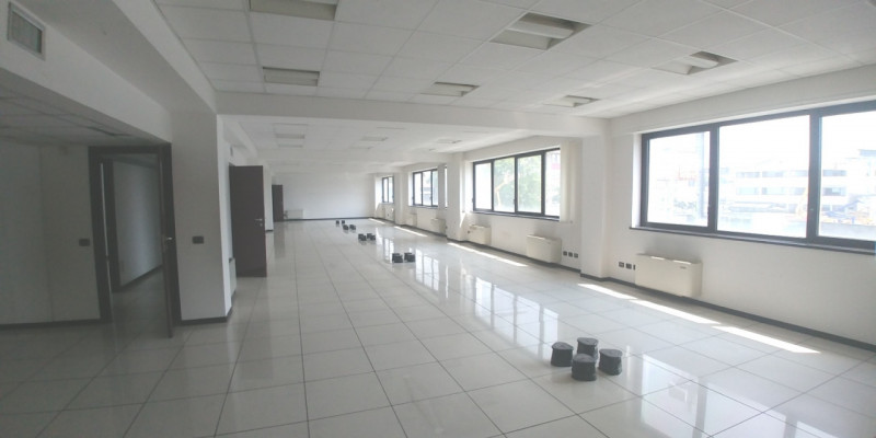 Immagine 10 di Ufficio in affitto  in VIA GROSIO a Milano