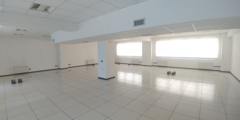 Immagine 12 di Ufficio in affitto  in VIA GROSIO a Milano