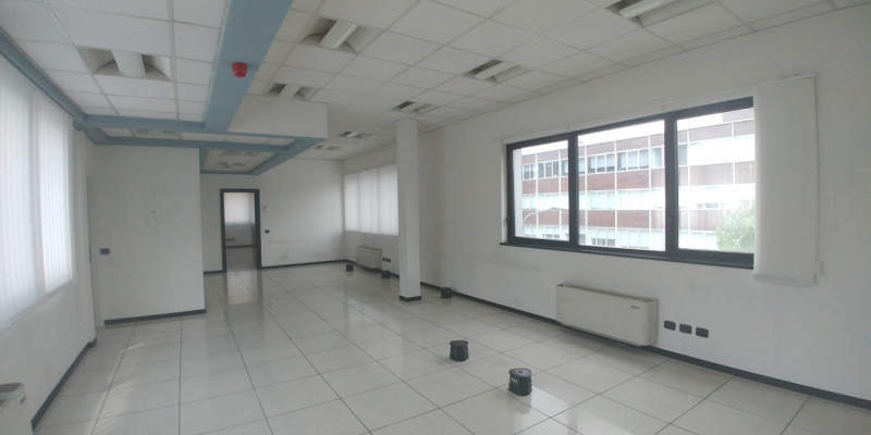 Immagine 20 di Ufficio in affitto  in VIA GROSIO a Milano