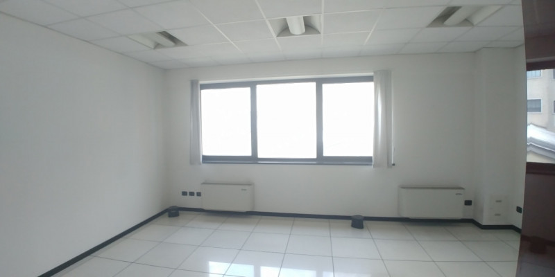 Immagine 22 di Ufficio in affitto  in VIA GROSIO a Milano
