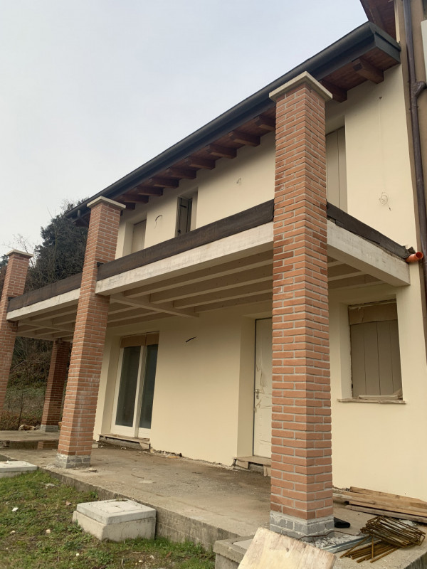 Immagine 4 di Villa in vendita  in Via Martiri della libertà a Costabissara