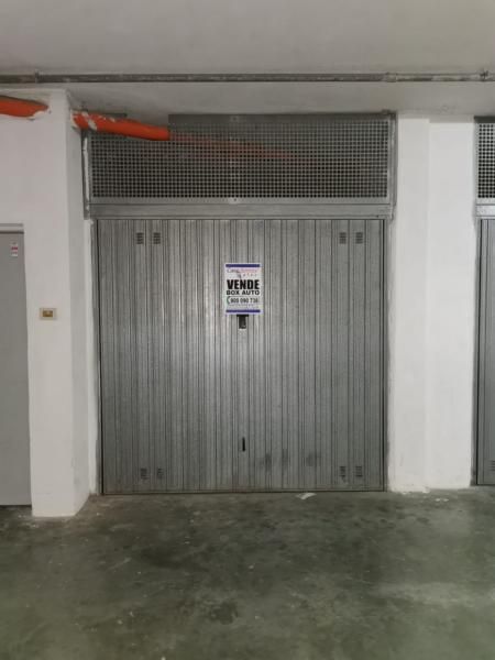 Immagine 2 di Garage in vendita  a Gallipoli