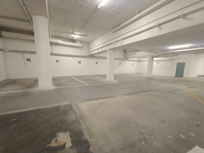 Immagine 3 di Garage in affitto  in Via Conciapelli a Bolzano