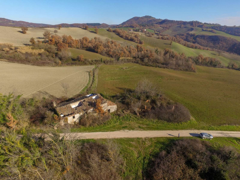 Immagine 4 di Rustico / casale in vendita  in strada Santa Barbara a Cagli