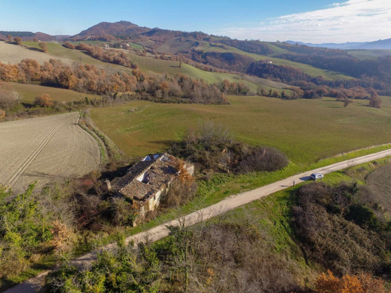 Immagine 5 di Rustico / casale in vendita  in strada Santa Barbara a Cagli