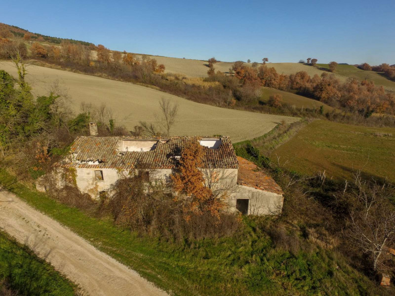 Immagine 8 di Rustico / casale in vendita  in strada Santa Barbara a Cagli