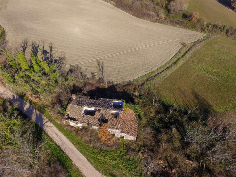 Immagine 10 di Rustico / casale in vendita  in strada Santa Barbara a Cagli