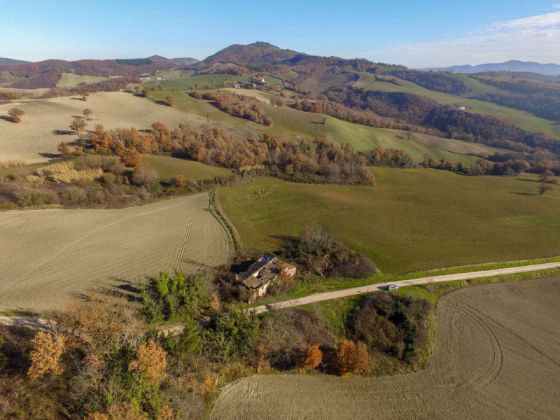Immagine 15 di Rustico / casale in vendita  in strada Santa Barbara a Cagli