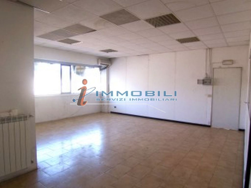 Immagine 3 di Magazzino in affitto  in VIA PERCALI a Settala