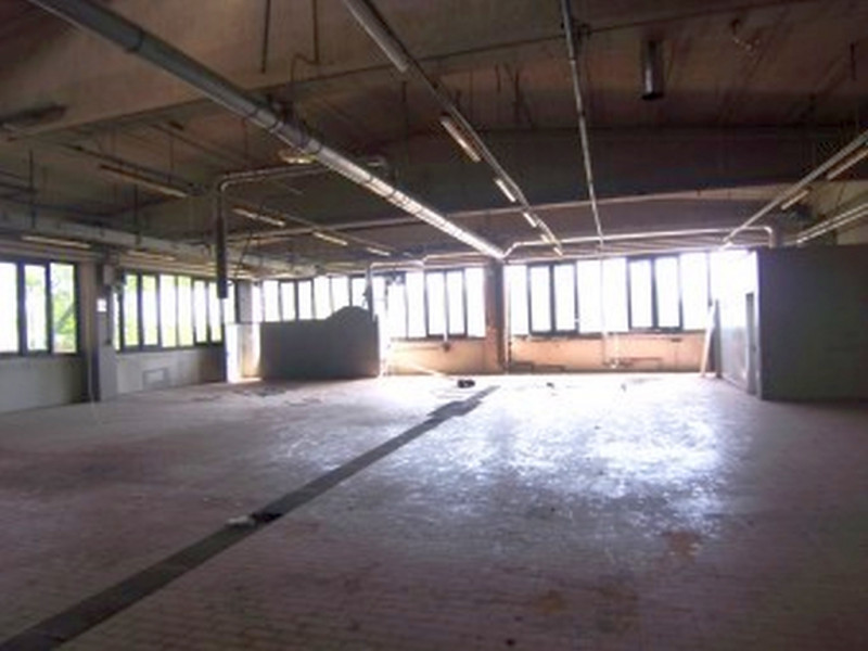 Immagine 10 di Magazzino in vendita  in VIA PERCALI a Settala