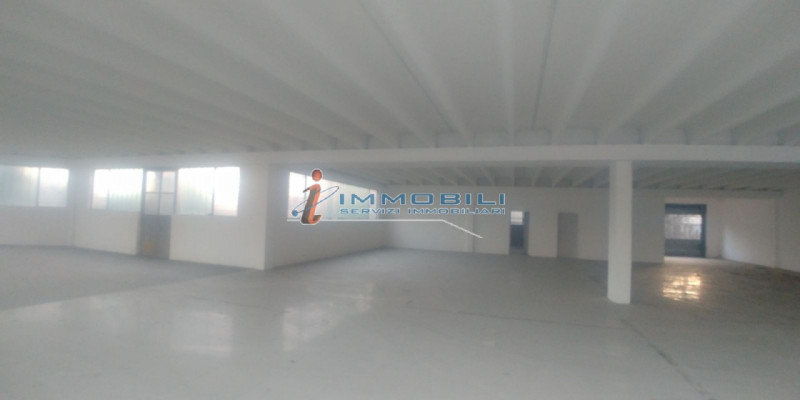 Immagine 3 di Attività commerciale in affitto  in VIA ARCHIMEDE a Settimo Milanese