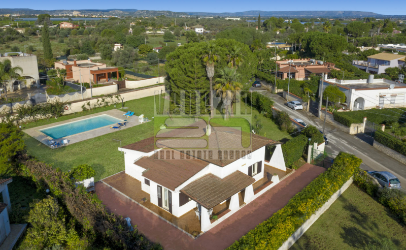 Immagine 7 di Villa in affitto  in via Lago di Como a Siracusa