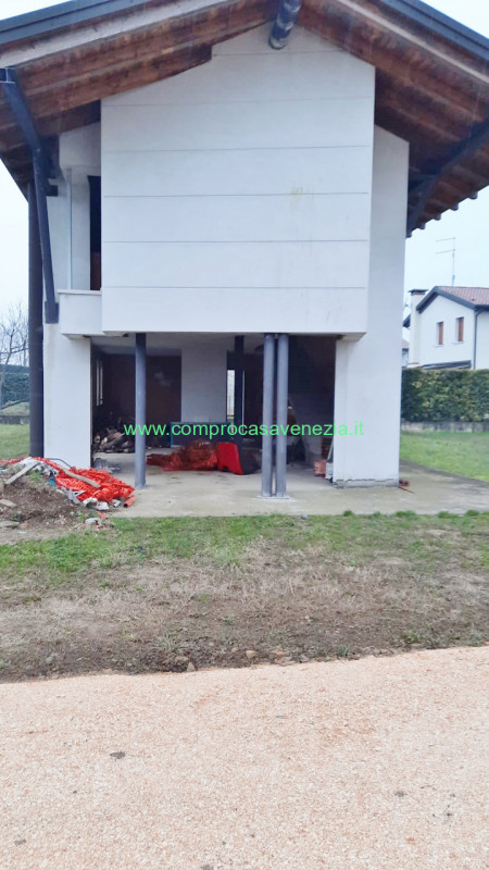 Immagine 2 di Casa indipendente in vendita  in via pantiera a Roncade