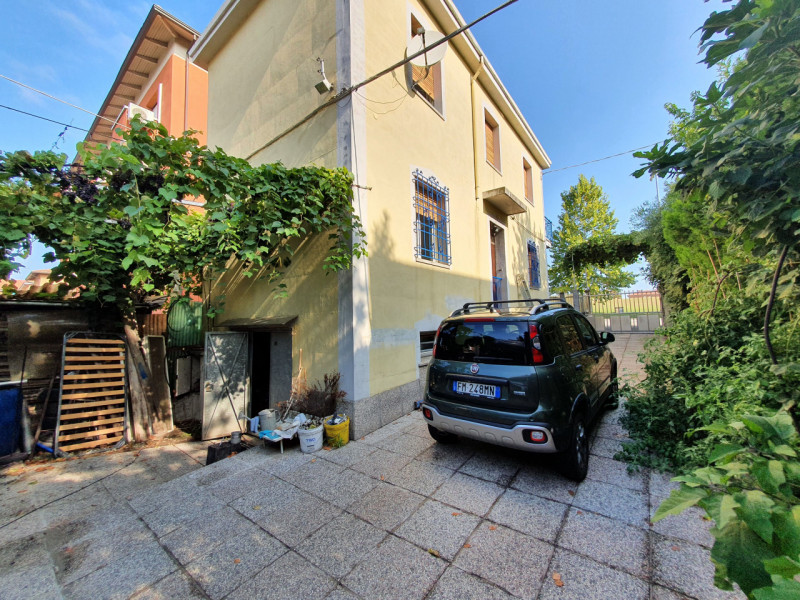 Immagine 4 di Casa indipendente in vendita  in Via Emilia 180 a Anzola Dell'emilia
