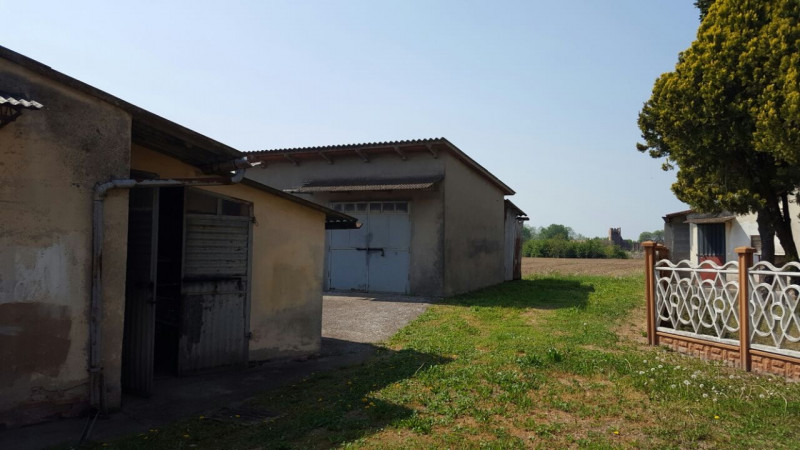 Immagine 4 di Casa bifamiliare in vendita  a Villimpenta