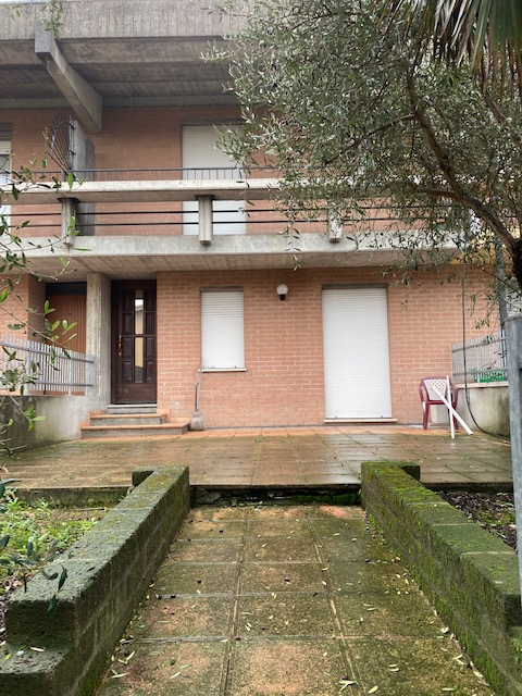 Immagine 9 di Villetta a schiera in vendita  a Nogara