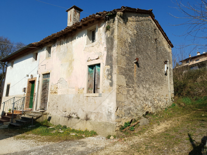 Immagine 3 di Rustico / casale in vendita  in via castello a Val Liona