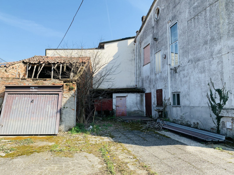 Immagine 4 di Casa bifamiliare in vendita  in via roma a Ospedaletto Euganeo