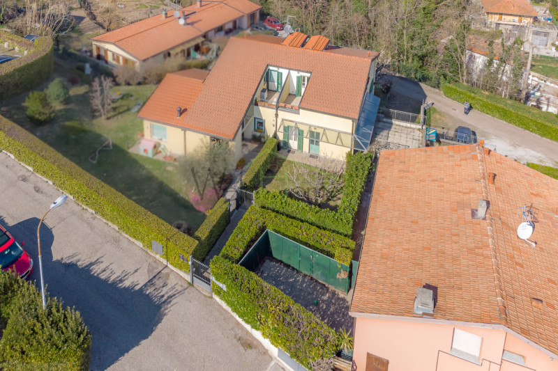 Immagine 21 di Casa bifamiliare in vendita  a Tavernerio