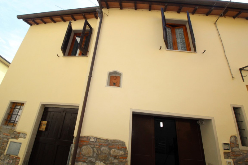 Immagine 2 di Villetta a schiera in vendita  in levane a Montevarchi