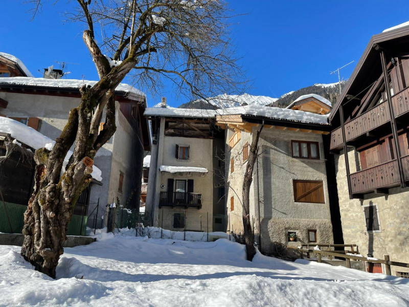 Immagine 1 di Casa indipendente in vendita  in Via Milano a Strembo