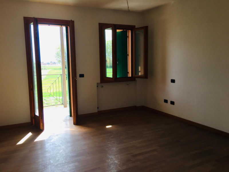 Immagine 11 di Villetta a schiera in vendita  in via arzarello a Borgo Veneto