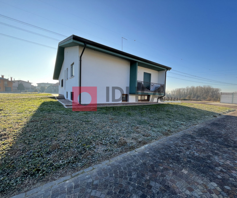 Immagine 4 di Casa indipendente in vendita  a Silea