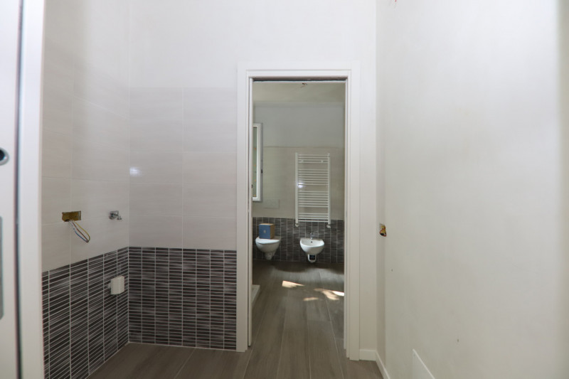 Immagine 7 di Appartamento in vendita  in viale Sicilia a Monza