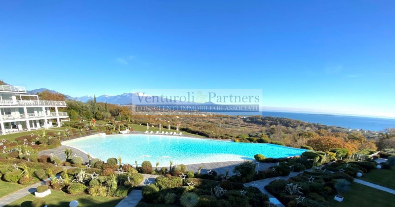 Immagine 6 di Villa in vendita  in Via Costalunga a Padenghe Sul Garda