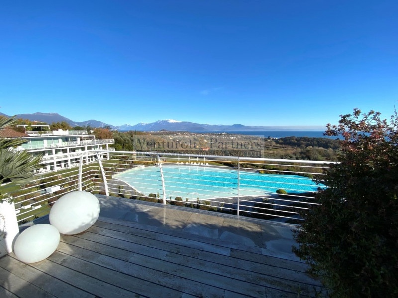 Immagine 8 di Villa in vendita  in Via Costalunga a Padenghe Sul Garda