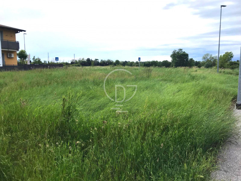 Immagine 3 di Terreno in vendita  in Sam Martino della Battaglia via Zeneroni a Desenzano Del Garda