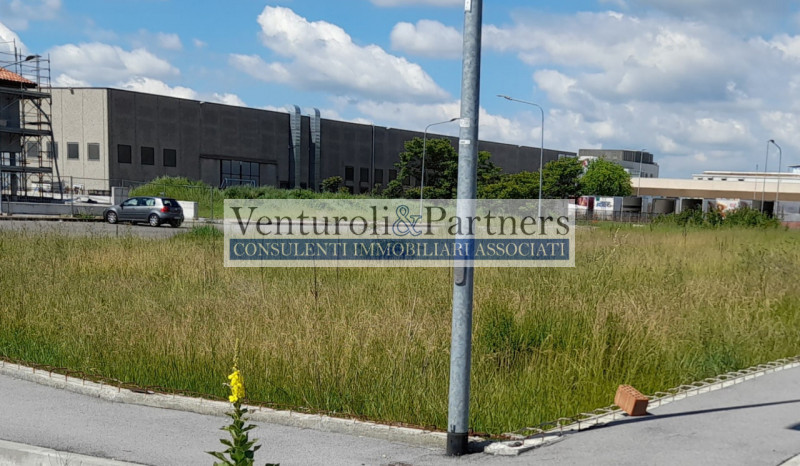 Immagine 3 di Terreno in vendita  in via cavour a Castiglione Delle Stiviere