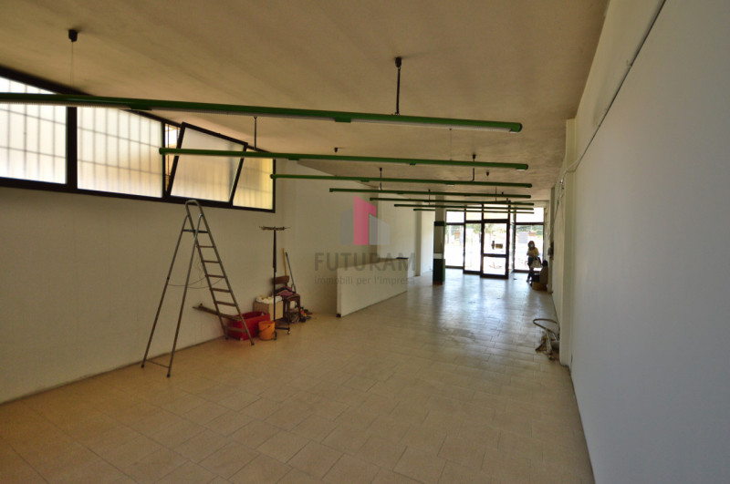 Immagine 4 di Negozio in affitto  in via monte ortigara a Grisignano Di Zocco